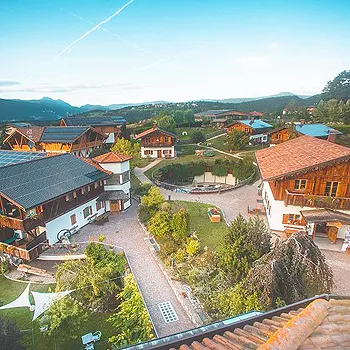Bild zeigt das Hotel Pineta Nature Resort im Nonstal